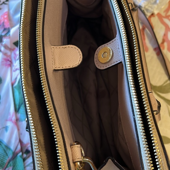 Michael Kors Dusty Pink 3 Way Handbag - Picture 4 of 6